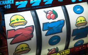 Antarmuka aplikasi mobile pintu togel menampilkan kasino langsung dan pasar taruhan
